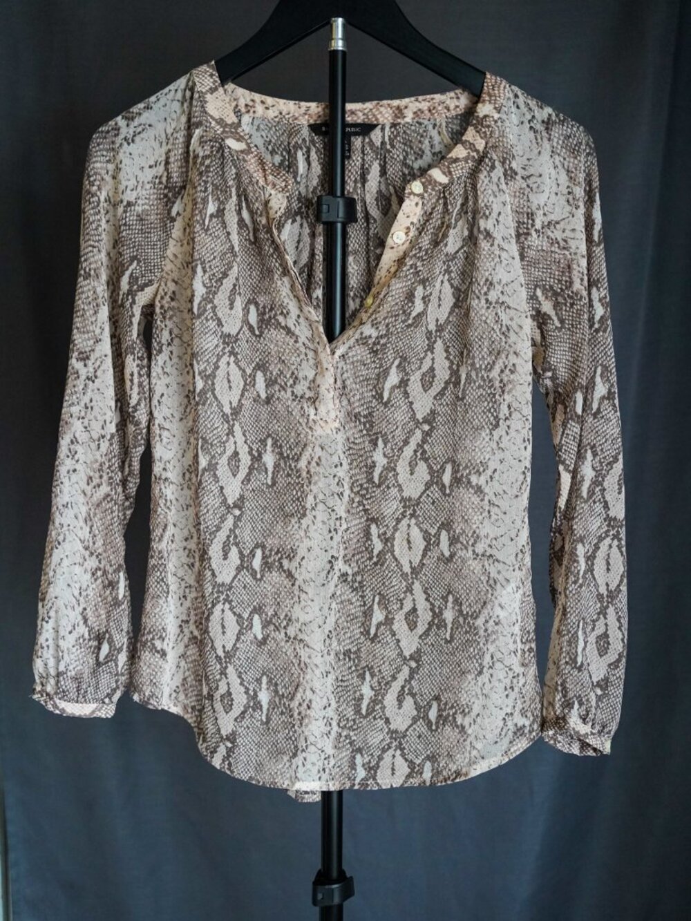 Banana Republic Petite XXS Women's Snakeskin Print Long Sleeve Blouse
